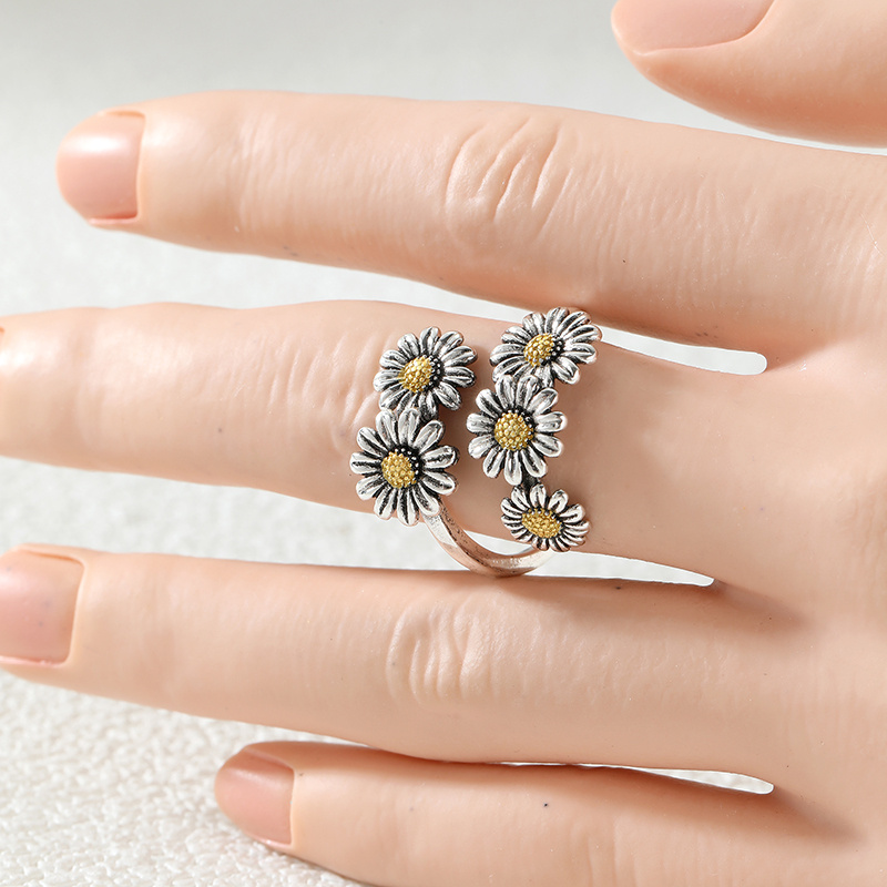 Retro Two-tone Adjustable Five-Daisy Openwork Ring for Women